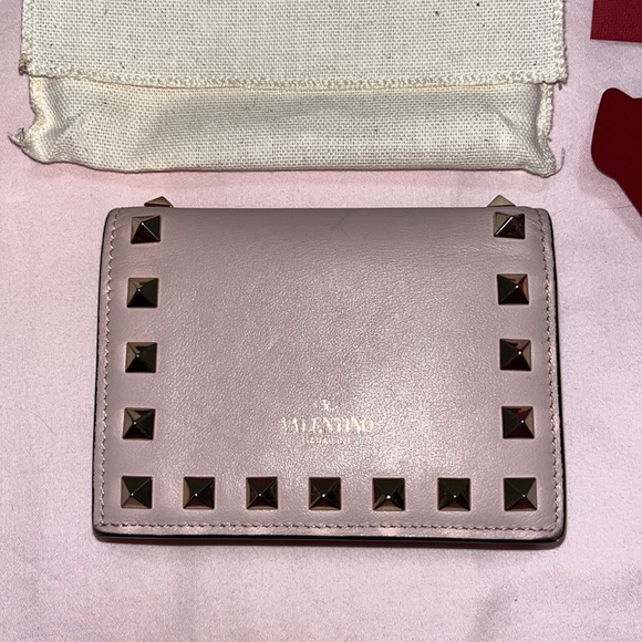 Valentino Garavani baby pink stud mini wallet - Picture 2 of 11
